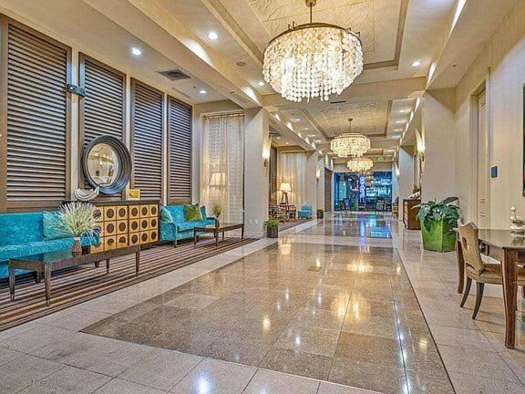 Palms 2 Bedroom King Poolside Shuttle *