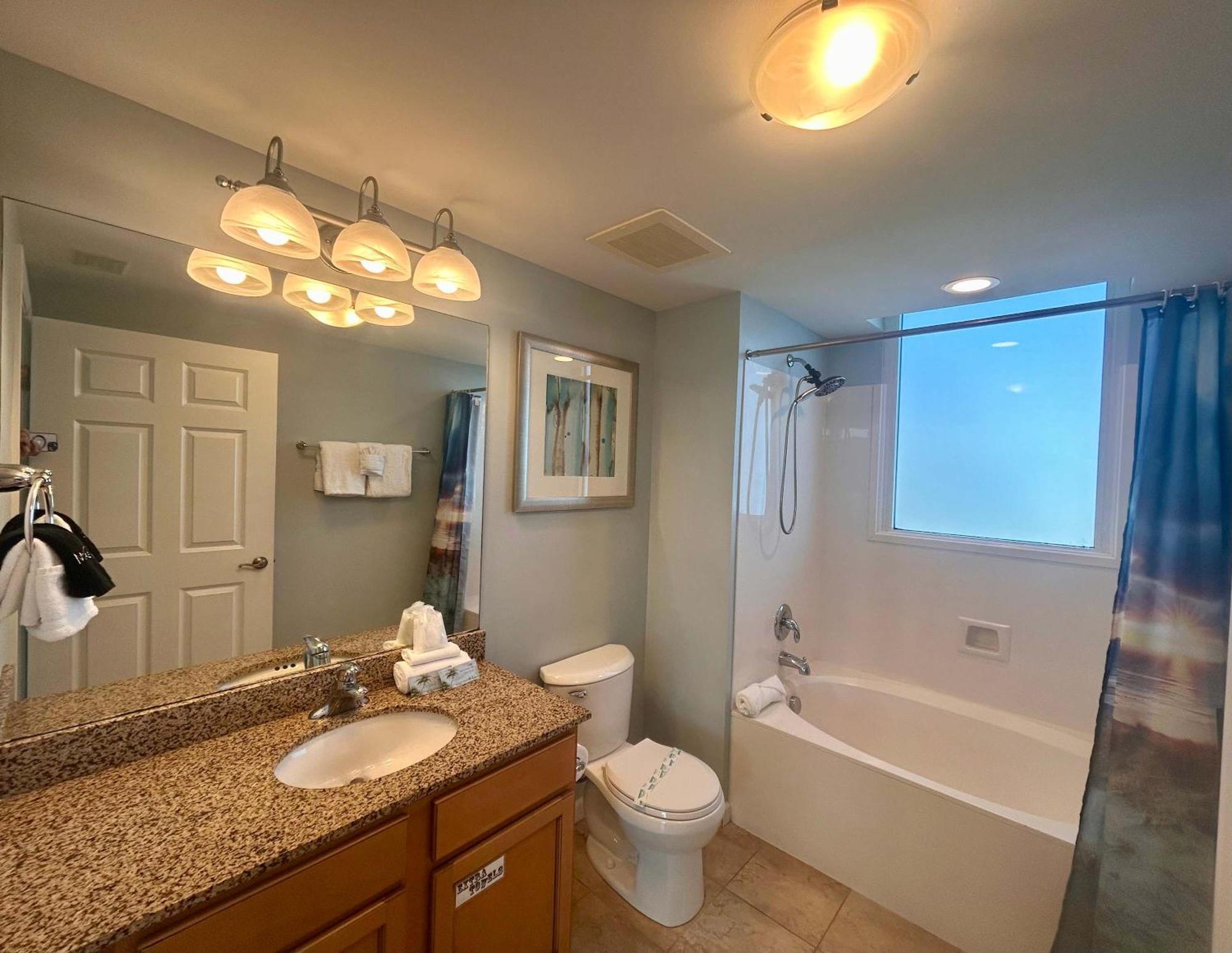 Holiday home Palms 2 Bedroom King Poolside Shuttle *