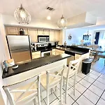 912 Harbour Point