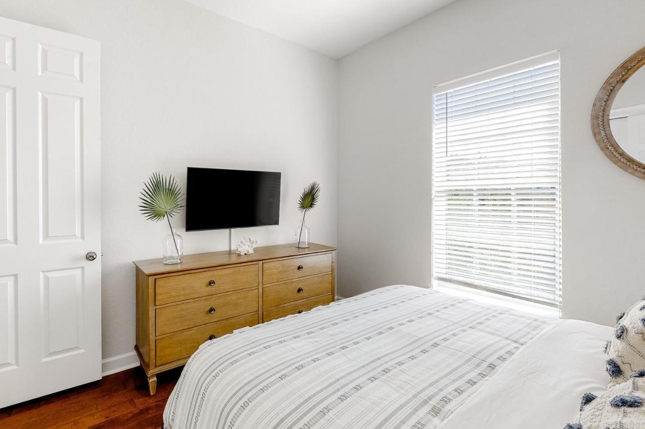Apartment Crystal Cove #301 Wine Down