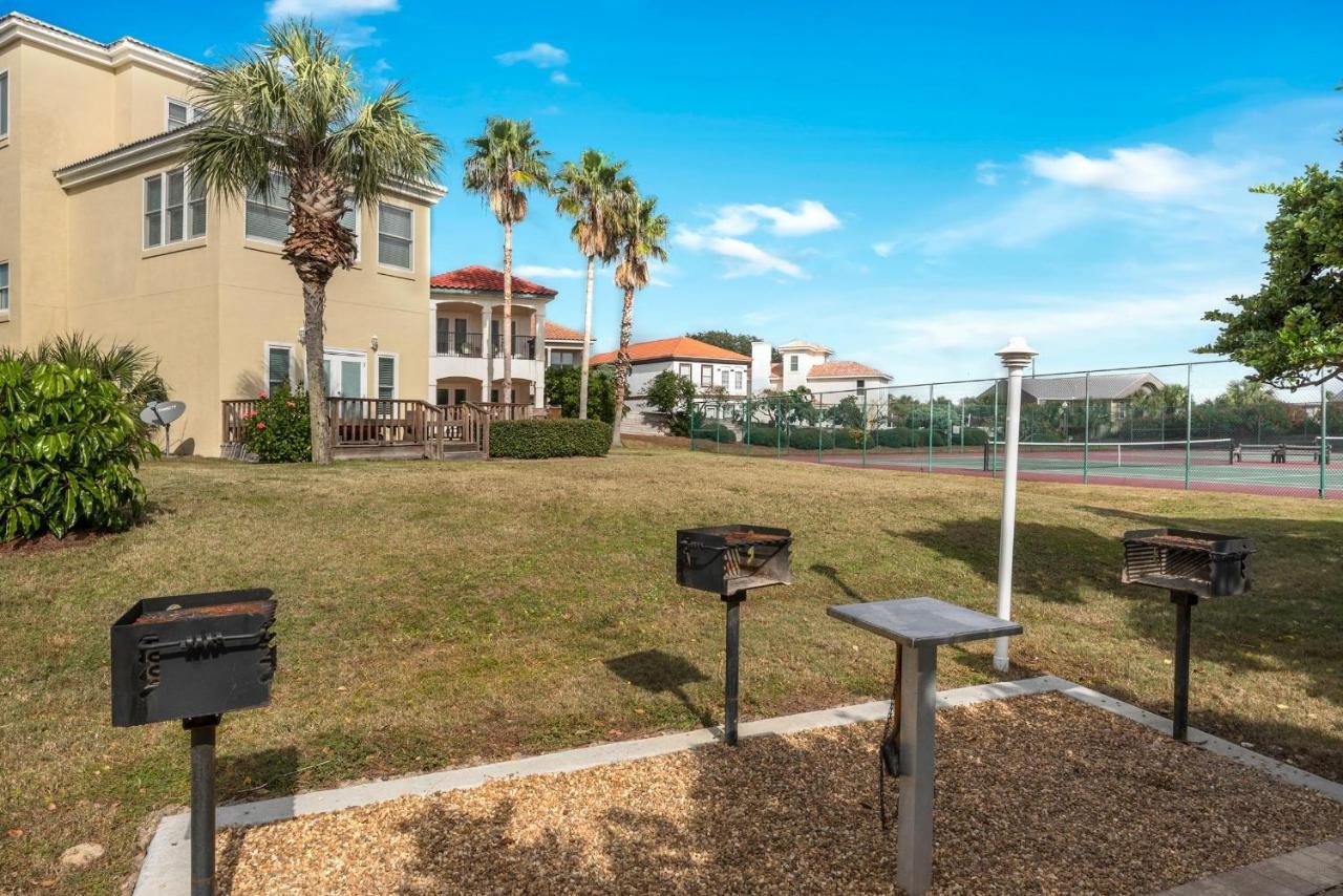 Enclave 201b- Two Pina Coladas Holiday home Destin