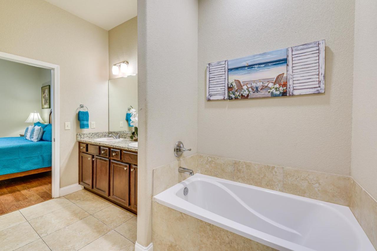Miramar With Pool - Walk To Beach! *