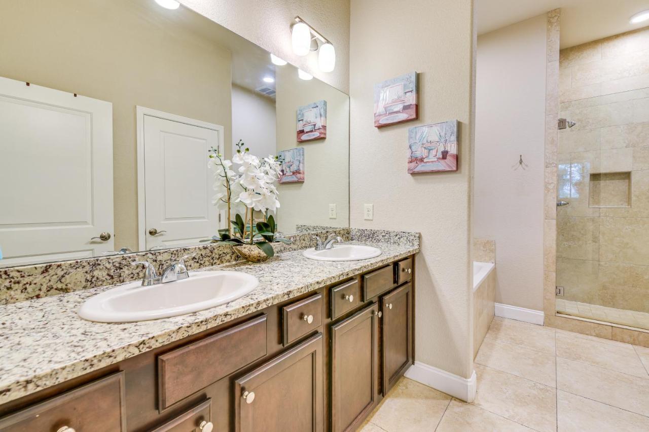 Miramar With Pool - Walk To Beach! *