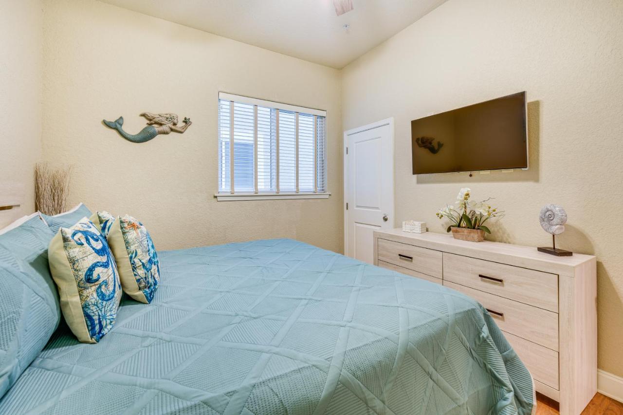 Miramar With Pool - Walk To Beach! Apartment