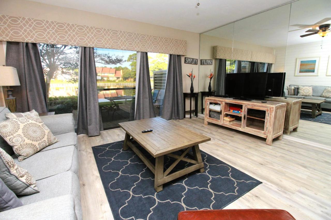 Holiday home Charming 2 Bed 2 Bath Overlooking Horseshoe Lake. Sandestin. *