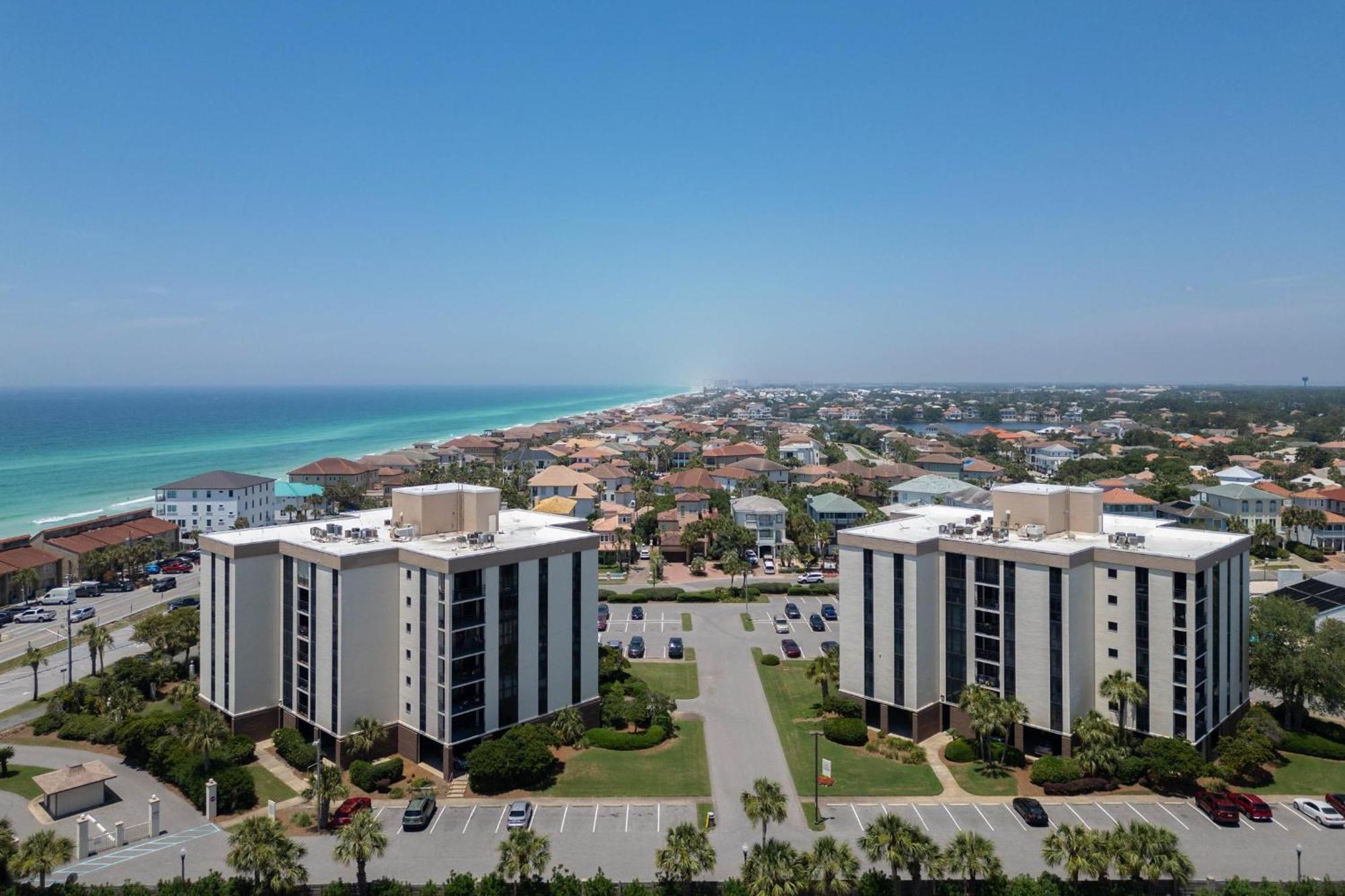 Enclave 201b- Two Pina Coladas Holiday home Destin