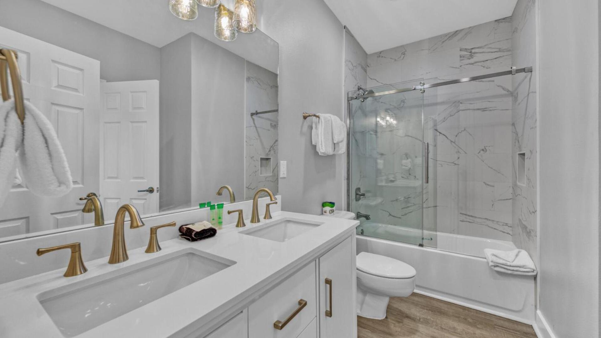 Completely Renovated Luxury 3 Bedroom Front In Destin! Holiday home Destin