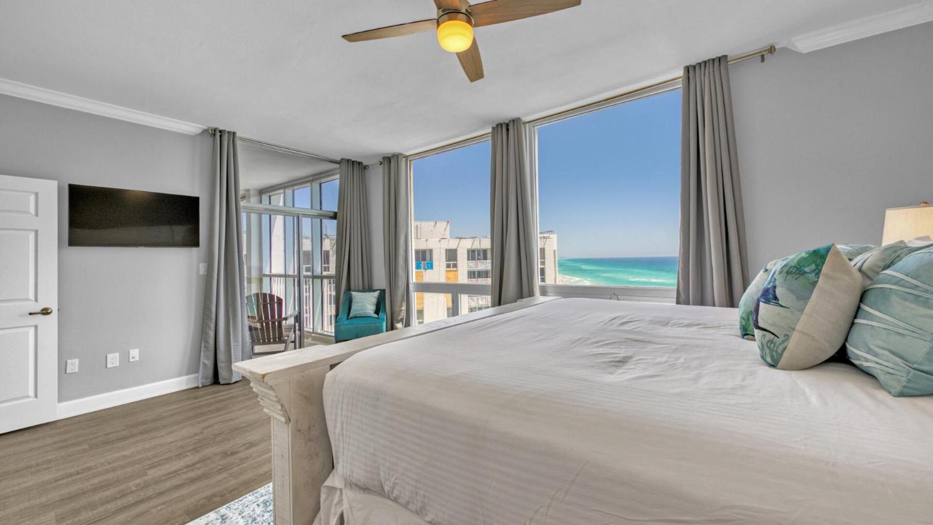 Completely Renovated Luxury 3 Bedroom Front In Destin! *