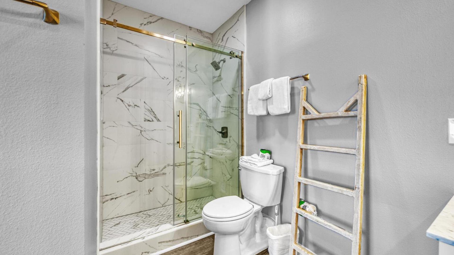 Completely Renovated Luxury 3 Bedroom Front In Destin!