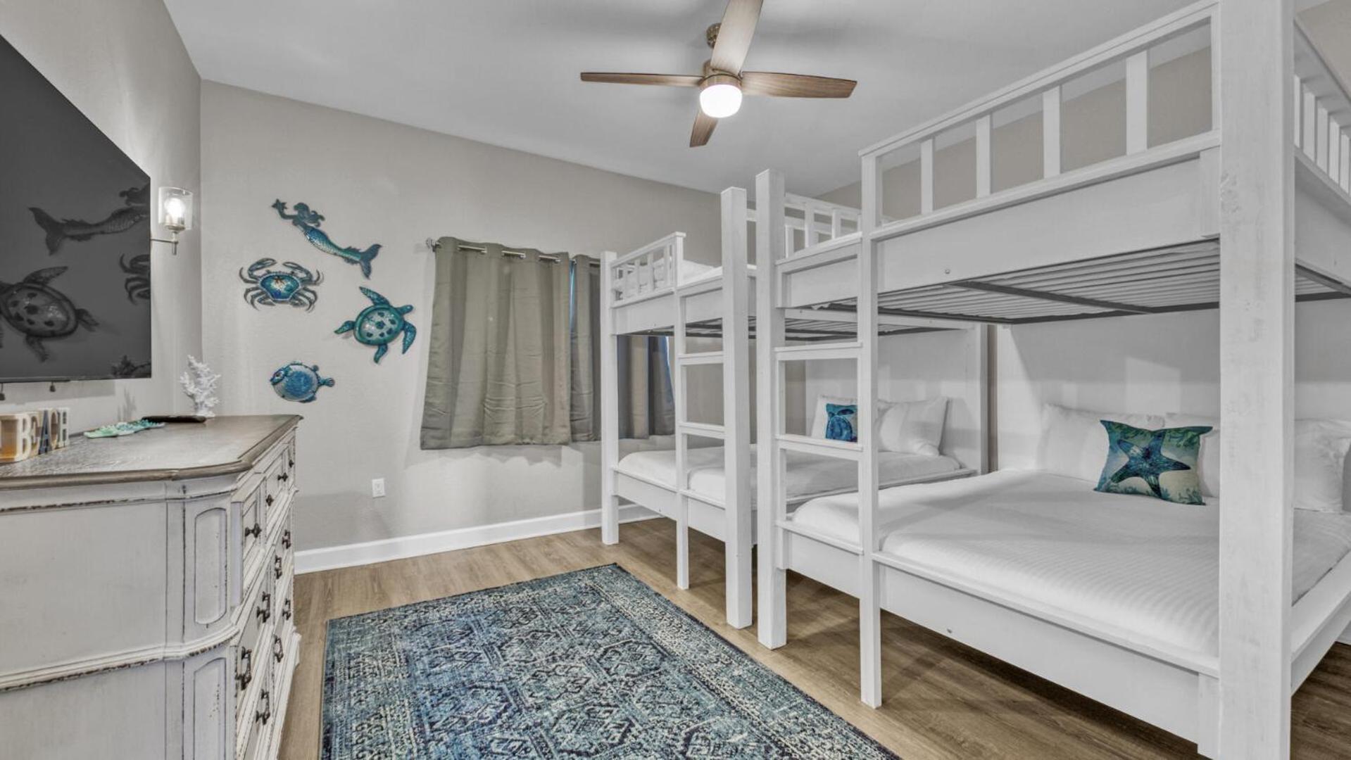 Completely Renovated Luxury 3 Bedroom Front In Destin!