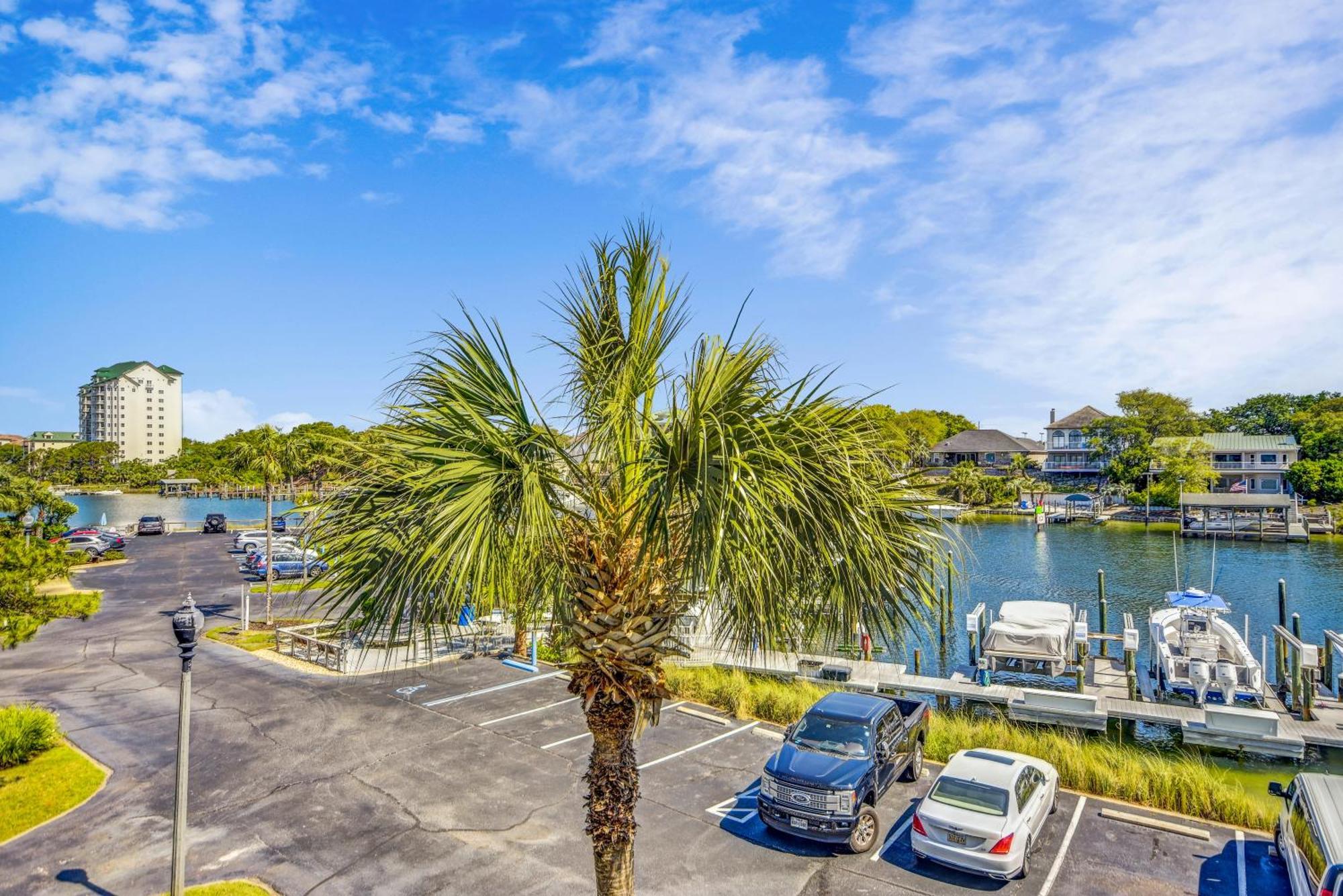 Apartment Dolphin Point 303c- By Isle