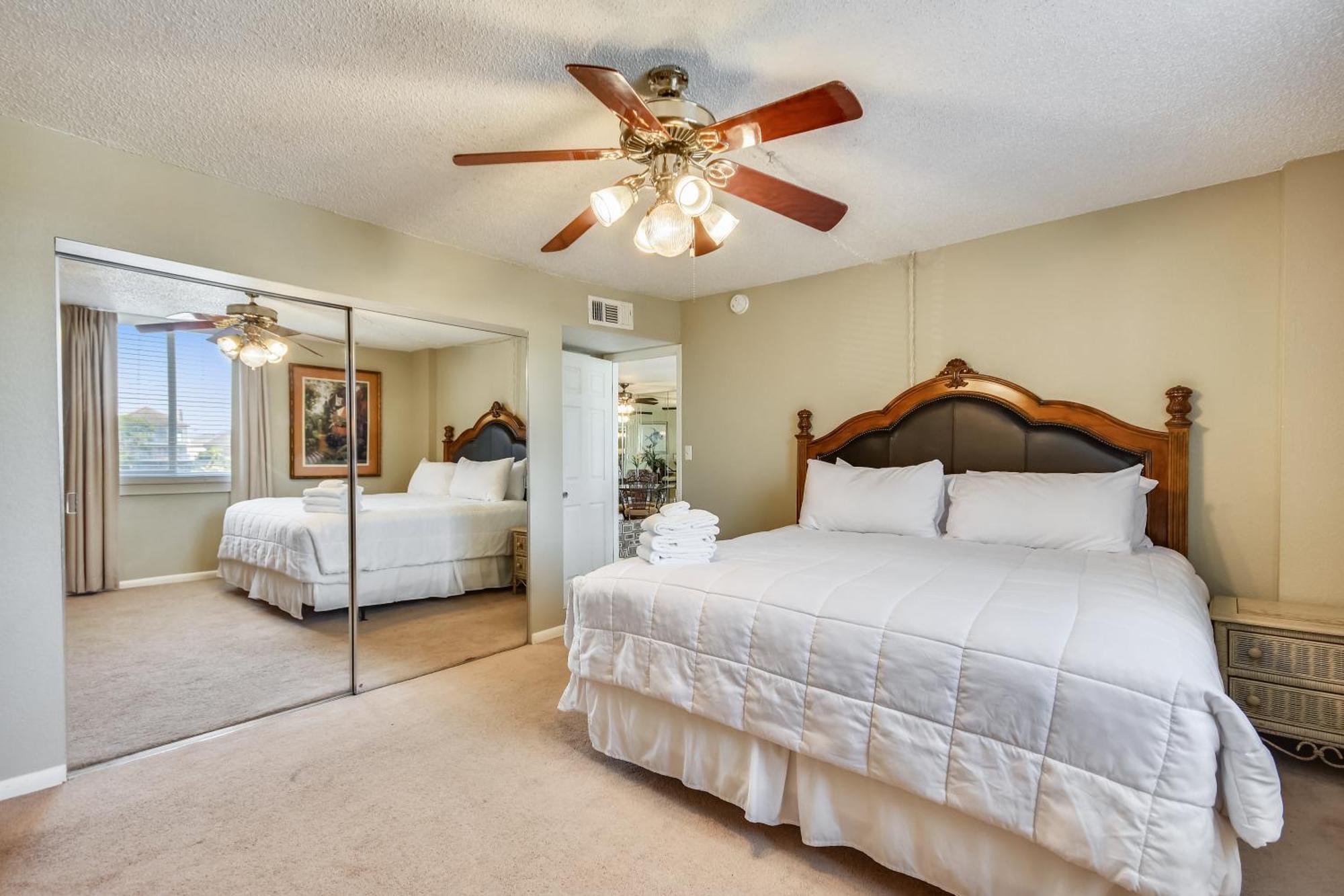 Apartment Dolphin Point 303c- By Isle *