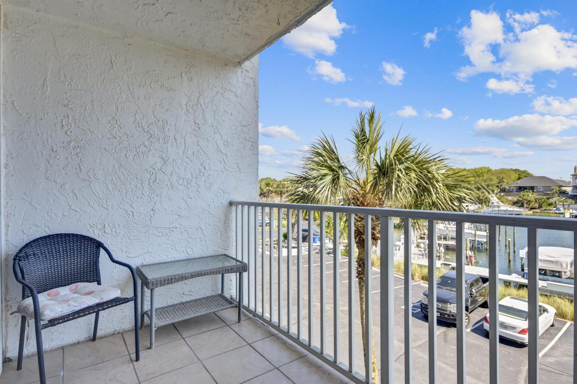 Dolphin Point 303c- By Isle