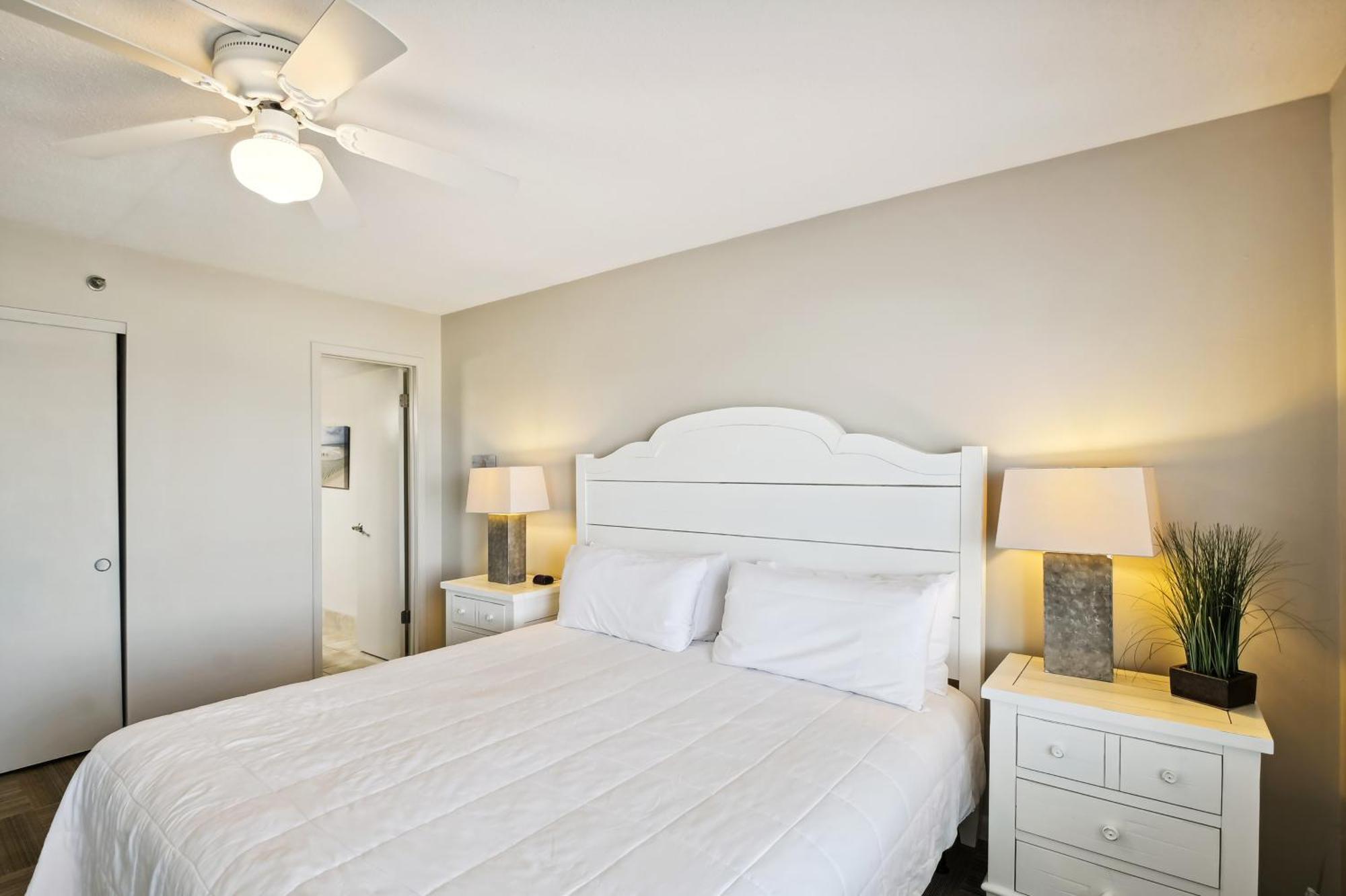 Apartment On The Gulf 304-by Isle Destin