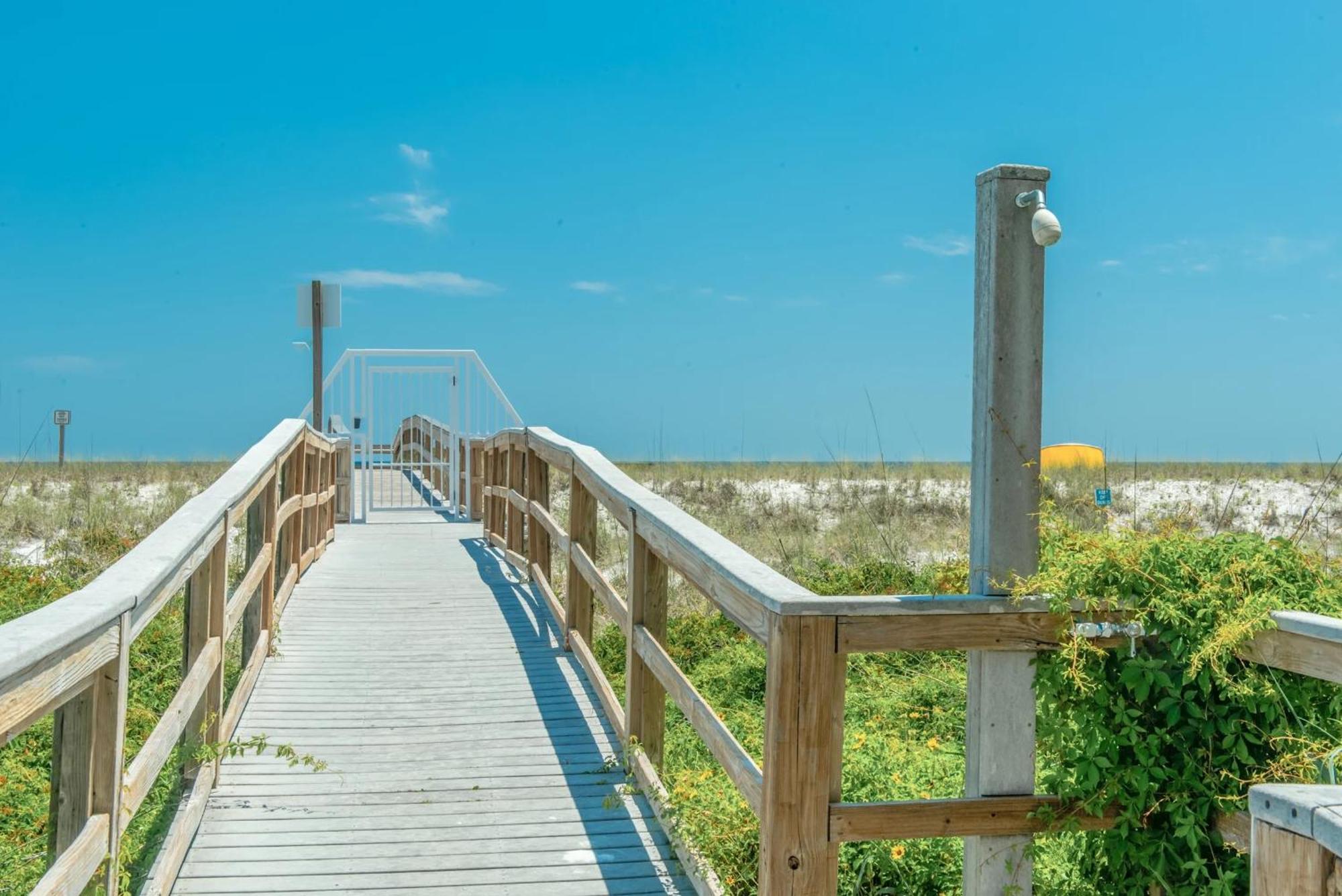 Apartment On The Gulf 304-by Isle *
