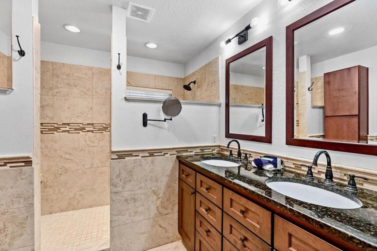 Private Tropical Oasis Near Hot Tub&golfca Holiday home *