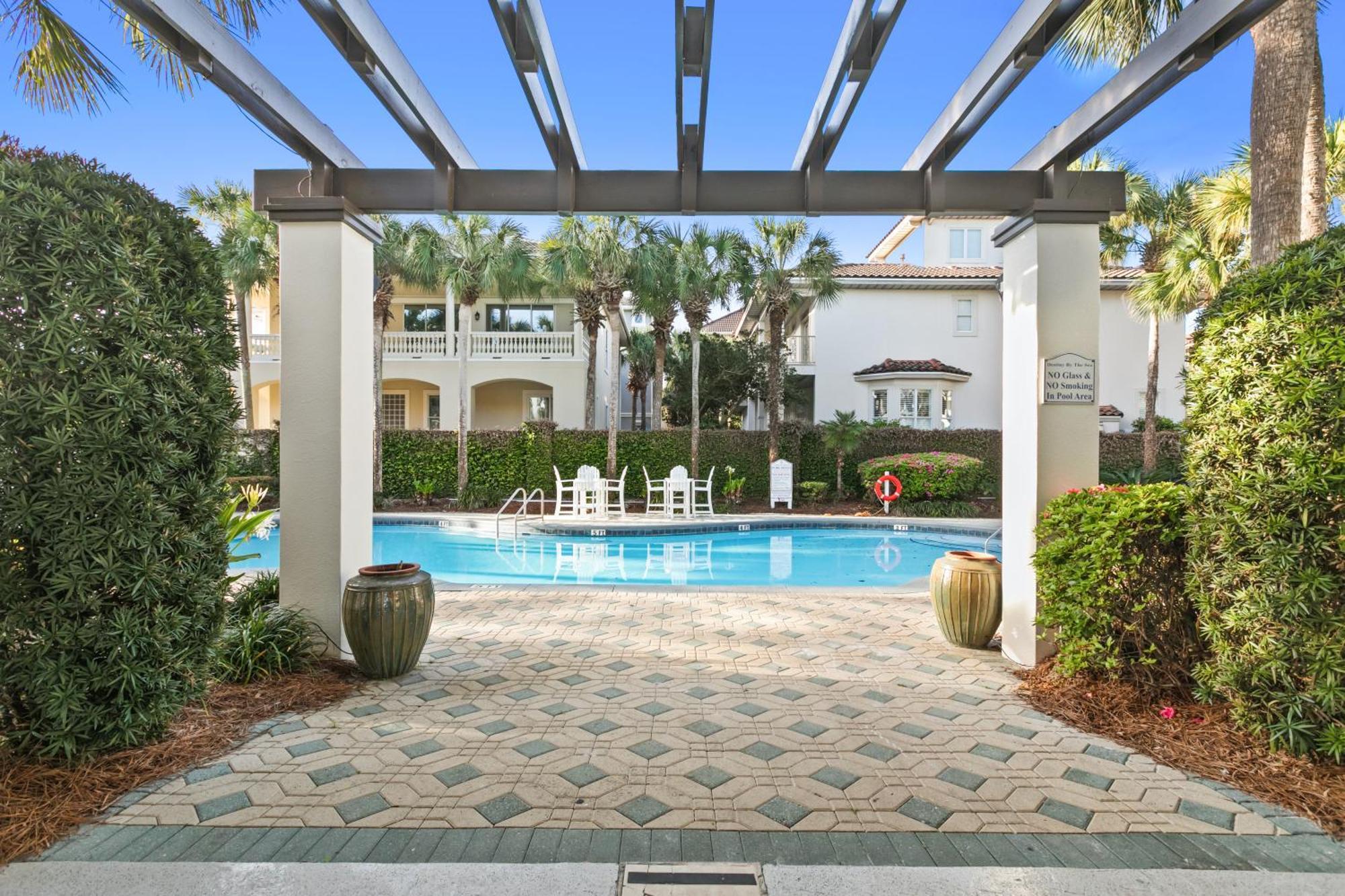 View - Gated Community With Pool Hot Tub * Destin