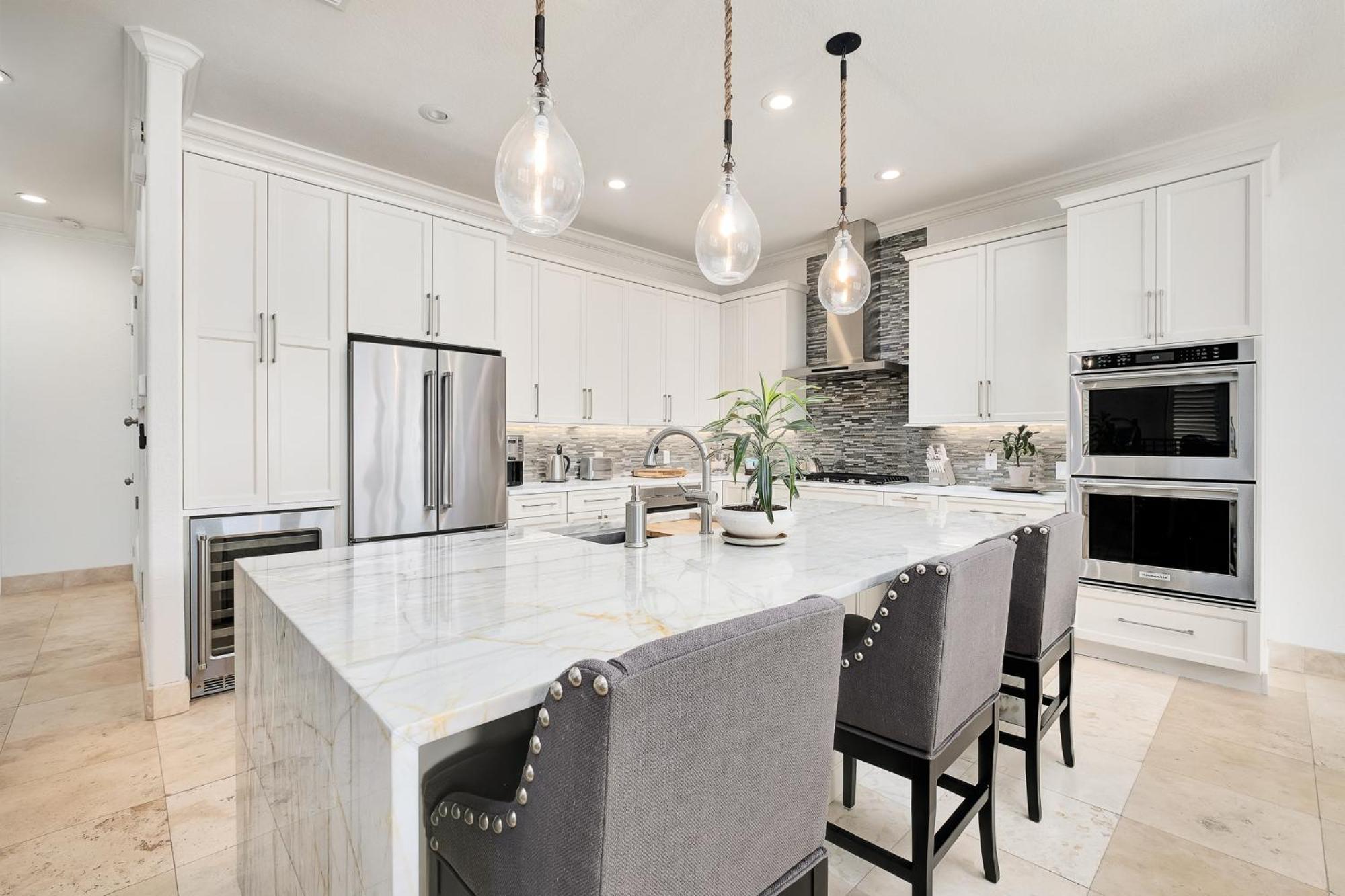 View - Gated Community With Pool Hot Tub