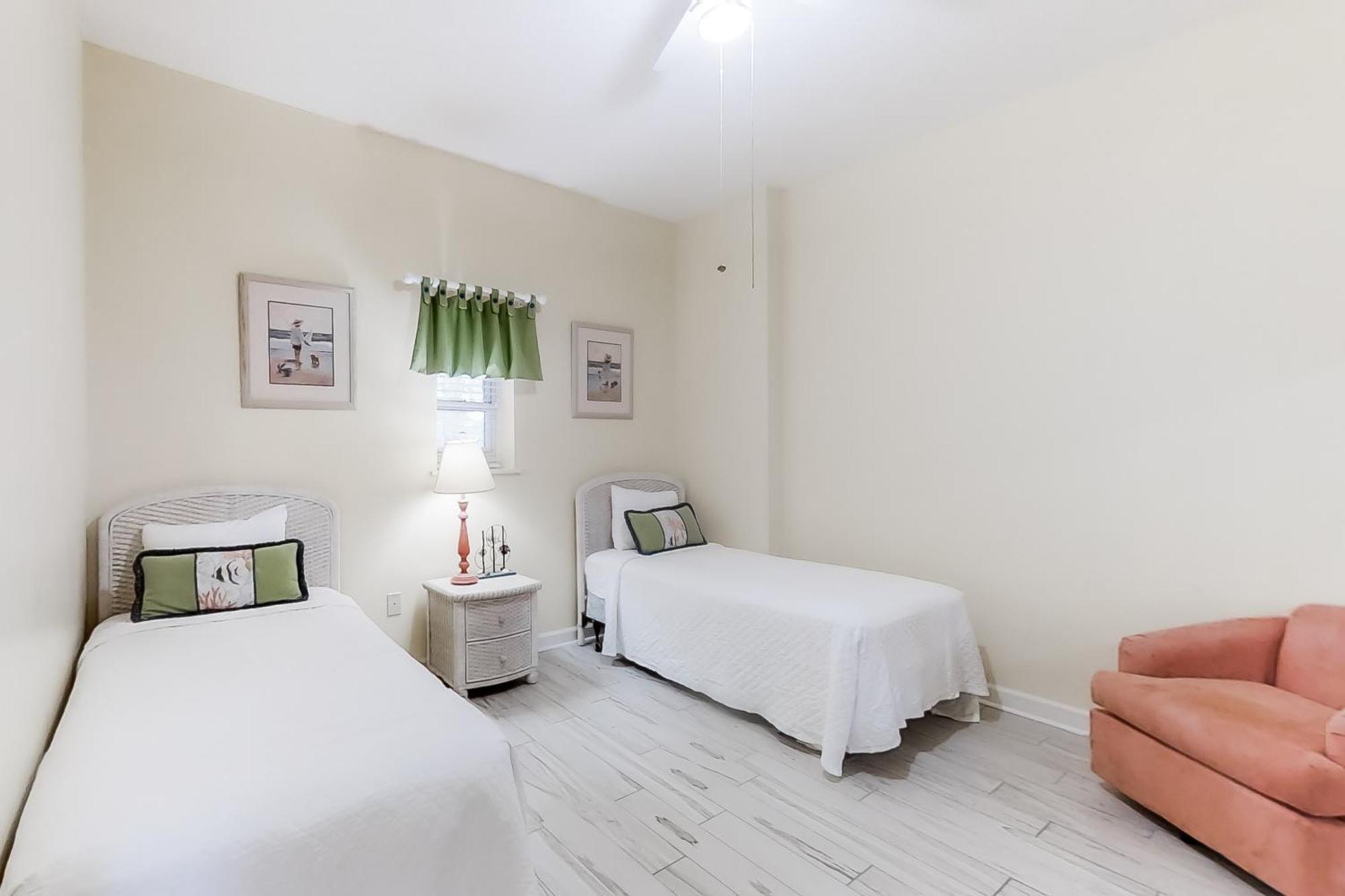 Apartment Tops'l Tides 0102